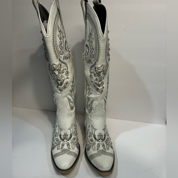 Shoes - Women’s cowboy boots knee high size 6